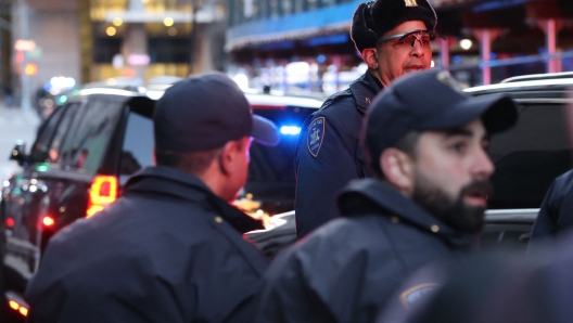 NEW YORK CITY - MARCH 30: Police, media and a small group of protesters gather outside of a Manhattan courthouse after news broke that former President Donald Trump has been indicted by a grand jury on March 30, 2023 in New York City. The indictment is sealed but the grand jury has been hearing evidence related to money paid to adult film actress Stormy Daniels during Trumps 2016 presidential campaign.   Spencer Platt/Getty Images/AFP (Photo by SPENCER PLATT / GETTY IMAGES NORTH AMERICA / Getty Images via AFP)