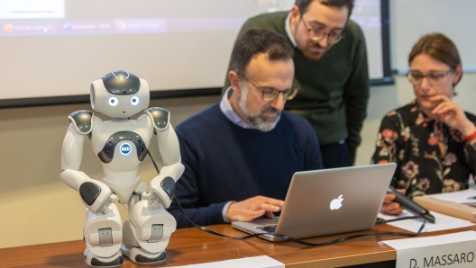 Foto Stefano Porta/LaPresse 30-03-2023 Milano, Italia - Cronaca - Presentazione del robot Nao ChatGPT nei robot, ripensare la robotica sociale", evento nell'ambito dei progetti di ricerca dedicati all'Intelligenza Artificiale e alla robotica presso lUniversità Cattolica  March 30, 2023 Milan, Italy - News - Presentation of the Nao robot "ChatGPT in robots, rethinking social robotics", event in the context of research projects dedicated to Artificial Intelligence and robotics at the Catholic University  - Foto Stefano Porta/LaPresse  30-03-2023 Milano, Italia - Cronaca - Presentazione del robot Nao ChatGPT nei robot, ripensare la robotica sociale", evento nell'ambito dei progetti di ricerca dedicati all'Intelligenza Artificiale e alla robotica presso lUniversità Cattolica - fotografo: Foto Stefano Porta/LaPresse