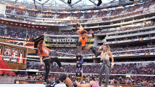 Lynch, Lita e Trish Wrestlemania 39 night 1