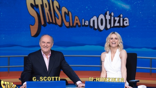 Michelle Hunziker e Gerry Scotti a Striscia la notizia