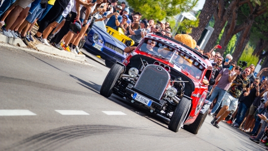 Tra vistose berline, pick-up oversize e tante muscle cars, ci sarà certamente spazio anche per qualche rombante hot rod