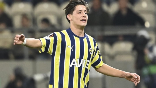 Arda Güler, 17 anni, centrocampista del Fenerbahce