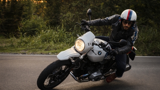 L'attore su una nineT GS