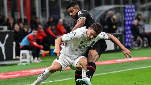 Un duello Caldara-Messias durante Milan-Spezia. Afp