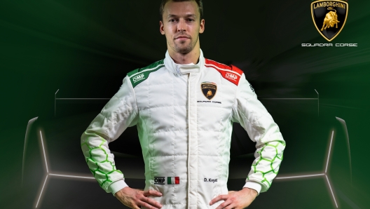 Daniil Kvyat in tuta ufficiale Lamborghini