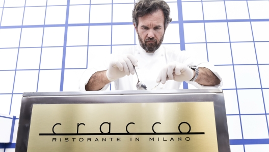 CARLO CRACCO CUOCO - CARLO CRACCO, I CONTI IN ROSSO DEL SUO RISTORANTE IN GALLERIA-FOTO ARCHIVIO - fotografo: IMAGOECONOMICA