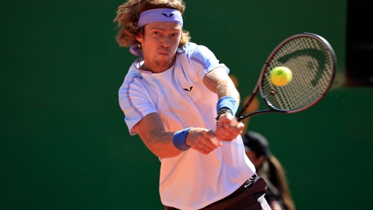 Russia's Andrey Rublev plays a backhand return to Germany's Jan-Lennard Struff during the Monte-Carlo ATP Masters Series tournament quarter final tennis match in Monte Carlo on April 14, 2023. (Photo by Valery HACHE / AFP)