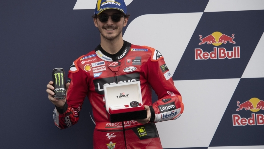 Francesco Bagnaia esulta per la vittoria nella Sprint