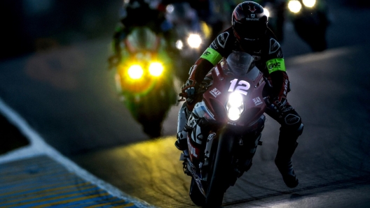 Il team Yoshimura SERT Motul in azione nella notte di Le Mans