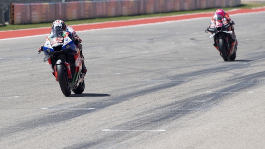 AUSTIN, TEXAS - APRIL 15: Alex Rins of Spain and LCR Honda Castrol leads the field during the MotoGP Of The Americas - Sprint on April 15, 2023 in Austin, Texas.   Mirco Lazzari gp/Getty Images/AFP (Photo by Mirco Lazzari gp / GETTY IMAGES NORTH AMERICA / Getty Images via AFP)