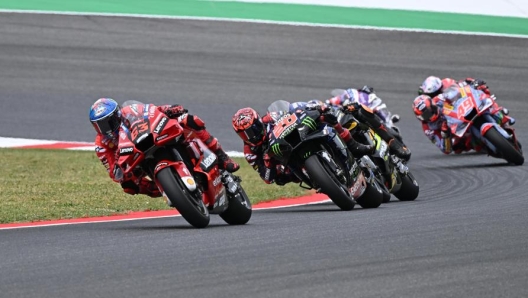 Nella gara di MotoGp al Gp del Mugello, Bagnaia vince davanti a Quartararo e Aleix Espargaro. Guarda il video dell'arrivo dell'italiano sul traguardo