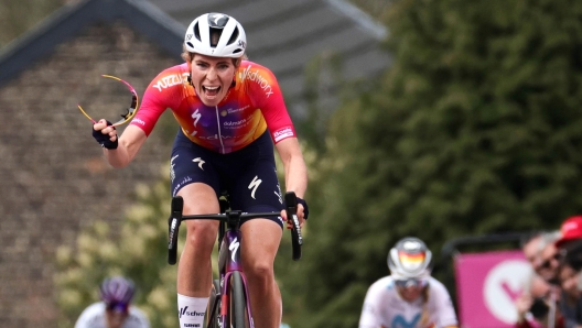 epa10579875 Demi Vollering of the Netherlands, team SD Worx, reacts after winning the Women's Fleche Wallonne cycling race of 127,3 km in Huy, Belgium, 19 April 2023.  EPA/OLIVIER MATTHYS