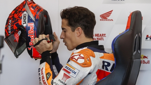 epa10293328 Spanish MotoGP rider Marc Marquez during the first pre-season tests at Ricardo Tormo Circuit in Cheste, Valencia, Spain, 08 November 2022.  EPA/KAI FORSTERLING