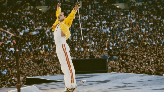 Va all'asta da Sotheby's la collezione privata di Freddie Mercury, 26 aprile 2023. Si tratta di oltre 1500 pezzi custoditi nella sua dimora di Garden Lodge a Kensington, quella che considerava il suo regno, e per oltre trent'anni, dalla sua morte nel 1991, rimasta intatta. L'integrità della casa è stata preservata da Mary Austin, una delle amiche più intime e fidate.  NPK   ANSA / Ufficio stampa  +++ ANSA PROVIDES ACCESS TO THIS HANDOUT PHOTO TO BE USED SOLELY TO ILLUSTRATE NEWS REPORTING OR COMMENTARY ON THE FACTS OR EVENTS DEPICTED IN THIS IMAGE; NO ARCHIVING; NO LICENSING +++