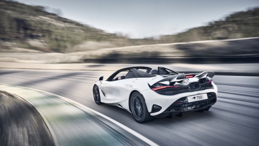 La McLaren750S monta l’esclusivo propulsore M840, un V8 biturbo di 4.0 litri da 750 cv.