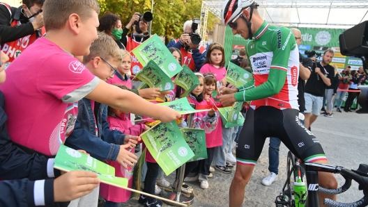 Foto Gian Mattia D'Alberto / LaPresse 08 Ottobre 2022 - Bergamo, Italia - sport, ciclismo - Il Lombardia 2022 - Edizione 116 - Da Bergamo a Como 253 km. Nella foto: Biciscuola


October 08, 2022 Bergamo, Italy - sport, cycling - Il Lombardia 2022 - Edition116 - From Bergamo to Como 157miles. In the pic: