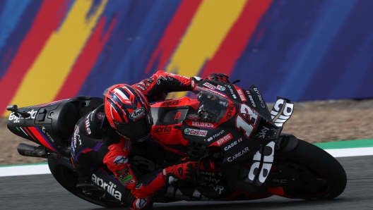 Aprilia Spanish rider Maverick Vinales takes a curve during the first practice session of the MotoGP Spanish Grand Prix at the Jerez racetrack in Jerez de la Frontera on April 28, 2023. (Photo by PIERRE-PHILIPPE MARCOU / AFP)