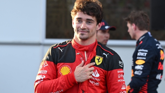 Charles Leclerc felice dopo la pole a Baku. AFP