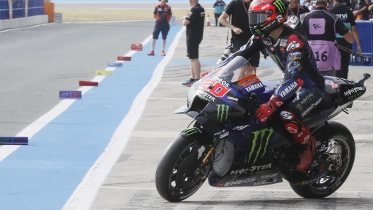 epa10596647 French MotoGP rider Fabio Quartararo of Monster Energy Yamaha MotoGP during the first free training session of the Spanish Motorcycling Grand Prix at Angel Nieto track in Jerez de la Frontera, Spain on 28 April 2023.  EPA/Jose Manuel Vidal