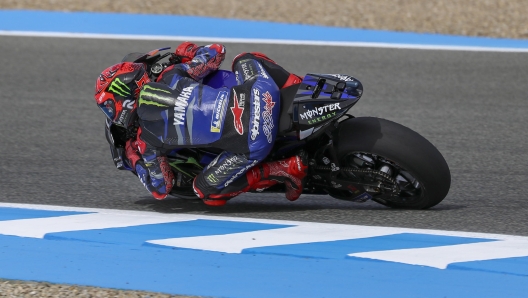 epa10596770 French MotoGP rider Fabio Quartararo of Monster Energy Yamaha MotoGP during the first free training session of the Spanish Motorcycling Grand Prix at Angel Nieto track in Jerez de la Frontera, Spain on 28 April 2023.  EPA/Jose Manuel Vidal