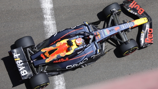 Max Verstappen in azione a Baku