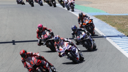 epa10598430 Riders in action during the MotoGP sprint race race of the Spanish Motorcycling Grand Prix at Angel Nieto track in Jerez de la Frontera, Spain, 29 April 2023.  EPA/Jose Manuel Vidal