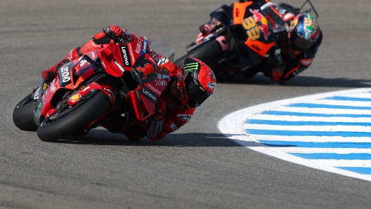 TOPSHOT - Ducati Italian rider Francesco Bagnaia (L) rides ahead of KTM South African rider Brad Binder during the third free practice session of the MotoGP Spanish Grand Prix at the Jerez racetrack in Jerez de la Frontera on April 29, 2023. (Photo by PIERRE-PHILIPPE MARCOU / AFP)