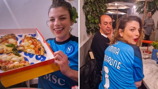 Emma Marrone con la maglia del Napoli