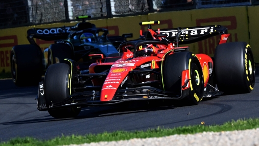 Ferrari's Spanish driver Carlos Sainz Jr competes during the 2023 Formula One Australian Grand Prix at the Albert Park Circuit in Melbourne on April 2, 2023. (Photo by Paul CROCK / AFP) / -- IMAGE RESTRICTED TO EDITORIAL USE - STRICTLY NO COMMERCIAL USE --