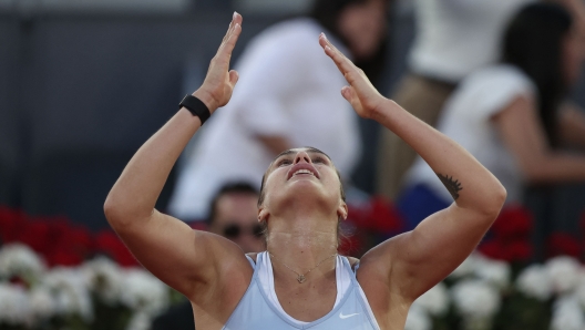 Belarus' Aryna Sabalenka celebrates after beating Poland's Iga Swiatek during their 2023 WTA Tour Madrid Open tennis tournament singles final match at Caja Magica in Madrid on May 6, 2023. (Photo by Thomas COEX / AFP)