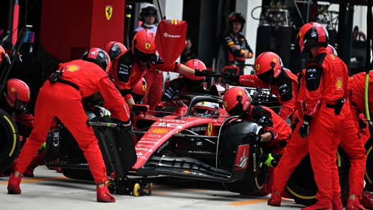 Charles Leclerc ai box di Miami. AFP