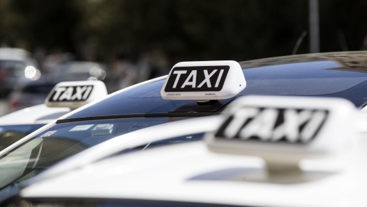 Taxi a Roma. ANSA/MASSIMO PERCOSSI