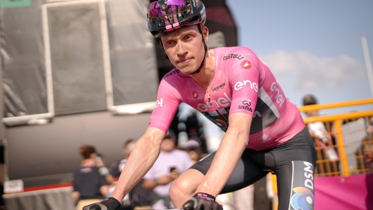 Foto Marco Alpozzi / LaPresse 11 Maggio 2023 - Napoli, Italia - Sport - Ciclismo - Giro d’Italia 2023 - Edizione 106 - Tappa 6 - Napoli - Napoli Nella foto:  LEKNESSUND Andreas (NOR)TEAM DSM  May 11, 2023 Napoli, Italy - Sport - Cycling - Giro d’Italia 2023 - 106th Edition - Stage 6 - Napoli - Napoli In the pic:  LEKNESSUND Andreas (NOR)TEAM DSM