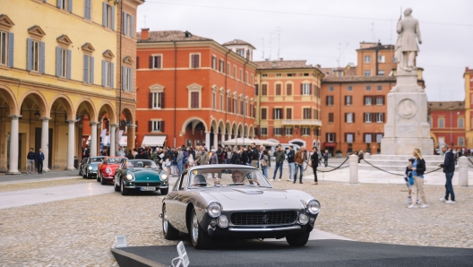 La sfilata delle Ferrari a Modena