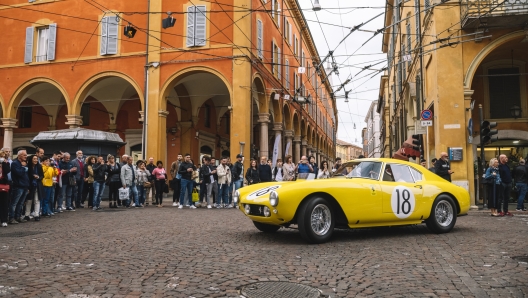 Ferrari in centro a Modena