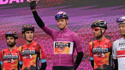 Foto Gian Mattia D'Alberto / LaPresse 12 Maggio 2023 - Capua, Italia - Sport - Ciclismo - Giro d’Italia 2023 - Edizione 106 - Tappa 7 - Capua - Gran Sasso d'Italia (Campo Imperatore) Nella foto:  MILAN Jonathan(ITA)BAHRAIN VICTORIOUS Maglia Ciclamino May 12, 2023 Capua, Italy - Sport - Cycling - Giro d’Italia 2023 - 106th Edition - Stage 7 - Capua - Gran Sasso d'Italia (Campo Imperatore) In the pic:  MILAN Jonathan(ITA)BAHRAIN VICTORIOUS  Cyclamen Jersey