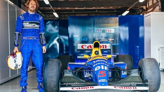 Sebastian Vettel a Silverstone con la Williams FW14B alimentata a e-fuel. Instagram @sebastianvettel