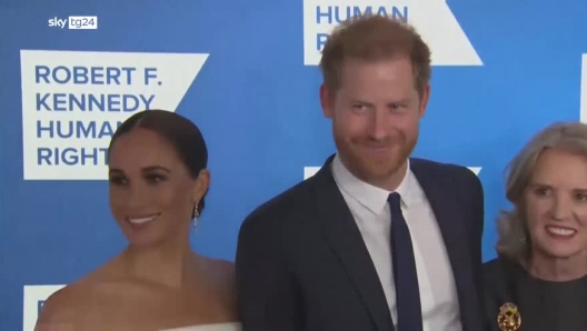 Harry e Meghan inseguiti dai paparazzi