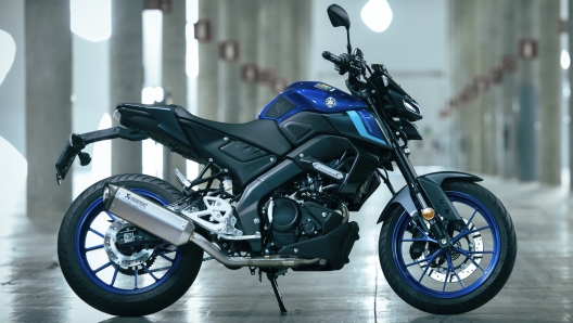 Il profilo della Yamaha MT-125 2023 in colorazione "Icon Blue"