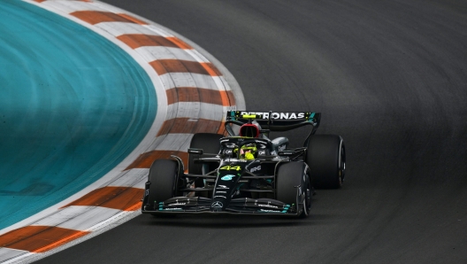 Mercedes' British driver Lewis Hamilton races during the 2023 Miami Formula One Grand Prix at the Miami International Autodrome in Miami Gardens, Florida, on May 7, 2023. (Photo by ANGELA WEISS / AFP)