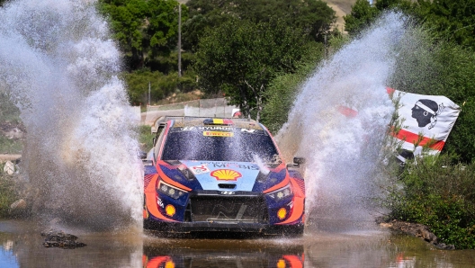 Thierry Neuville in azione in Sardegna. AFP