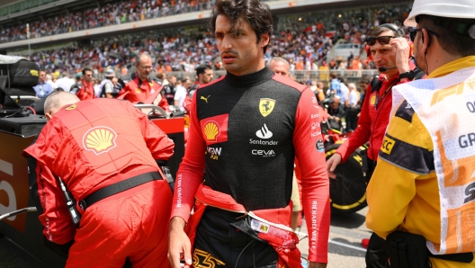 BARCELONA, SPAIN - JUNE 04: Carlos Sainz of Spain and Ferrari looks on on the grid prior to the F1 Grand Prix of Spain at Circuit de Barcelona-Catalunya on June 04, 2023 in Barcelona, Spain. (Photo by David Ramos/Getty Images)