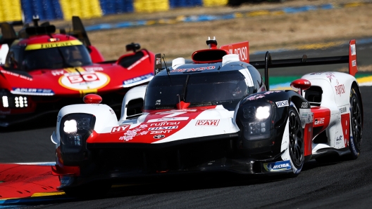 La Toyota Gazoo Racing Gr010 Hybrid impegnata nei test a Le Mans