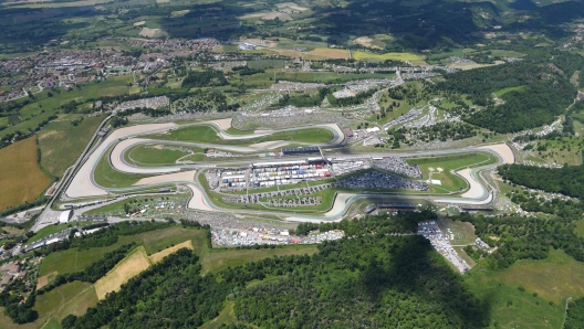 Se servono foto del circuito del Mugello da ufficio stampa dell’autodromo di Scarperia (Firenze)