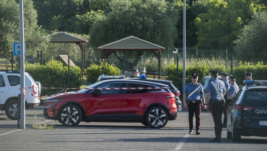 Foto Valentina Stefanelli /LaPresse  7 Giugno 2023 Roma, Italia - Cronaca -Roma, Bambina ritrovata morta nella macchina davanti l'asilo Luinetti alla Cecchignola. Nella foto il parcheggio dell'asilo e la macchina dove è stata ritrovata la bambina - Roma, Bambina ritrovata morta nella macchina davanti l'asilo Luinetti alla Cecchignola - fotografo: ste