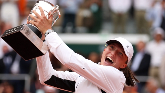 PARIS, FRANCE - JUNE 10: Iga Swiatek of Poland celebrates with her winners trophy after victory against Karolina Muchova of Czech Republic in the Women's Singles Final match on Day Fourteen of the 2023 French Open at Roland Garros on June 10, 2023 in Paris, France. (Photo by Julian Finney/Getty Images)