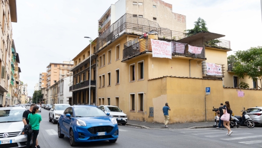 Firenze, ex hotel Astor dove Ã¨ scomparsa la piccola Kata di 5 anni, nella foto lâavvocato Daica Rometta con Katherine Alvarez, madre di Kata 2023 06 12 Â© NiccolÃ² Cambi/Massimo Sestini