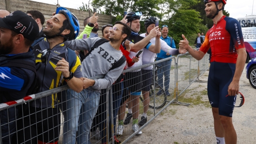 Giro d'Italia 2023 - 106th Edition - 7th stage Capua - Gran Sasso d'Italia (Campo Imperatore) 218 km - 12/05/2023 - Fans - Filippo Ganna (ITA - INEOS Grenadiers) - photo Ilario Biondi/SprintCyclingAgency©2023