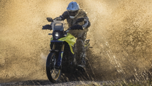 La nuova Suzuki V-Strom 800DE in azione