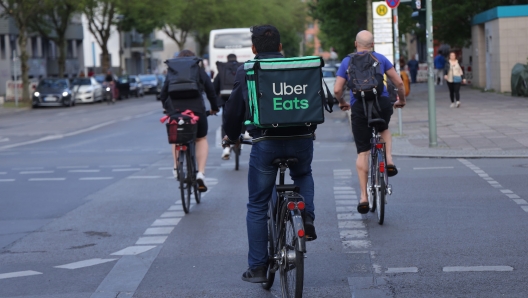 Uber Eats lascia l’Italia